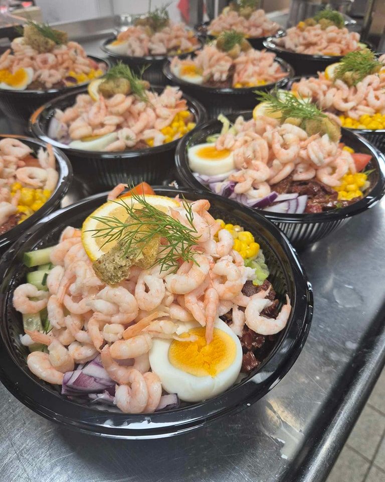 Skräddarsy din beställning av matlåda eller sallad hos Stuveribaren Uddevalla